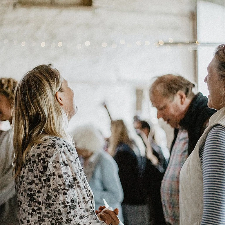 Éclairez vos événements B2C avec un lambrequin lumineux